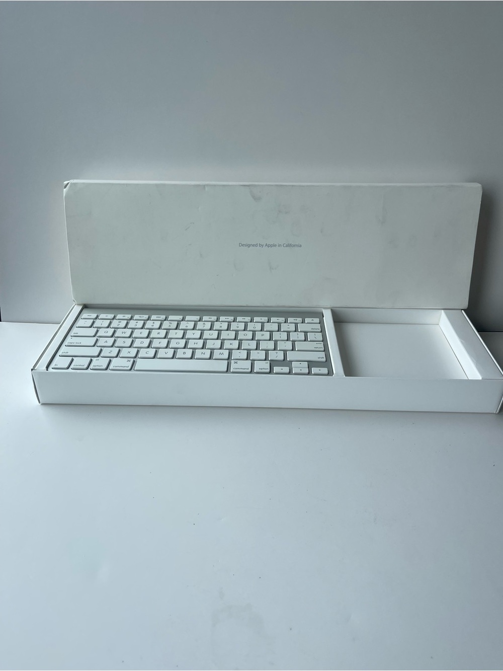 Apple Magic Keyboard Model A1314 Wireless Bluetooth Genuine AA Battery Powered